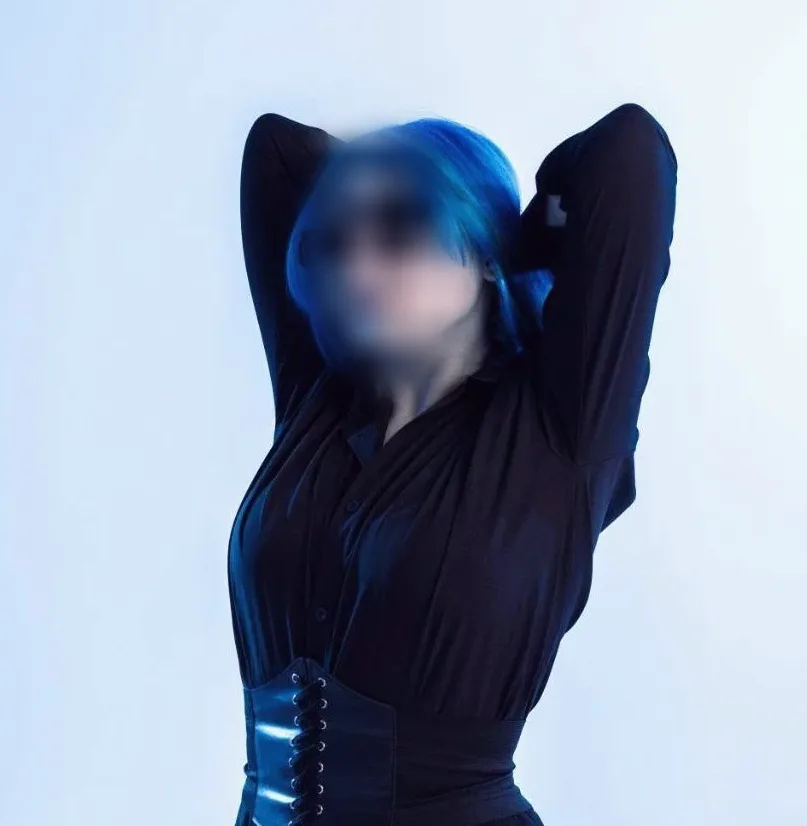 Amber, 21