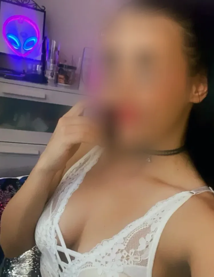 Caitlin, 21