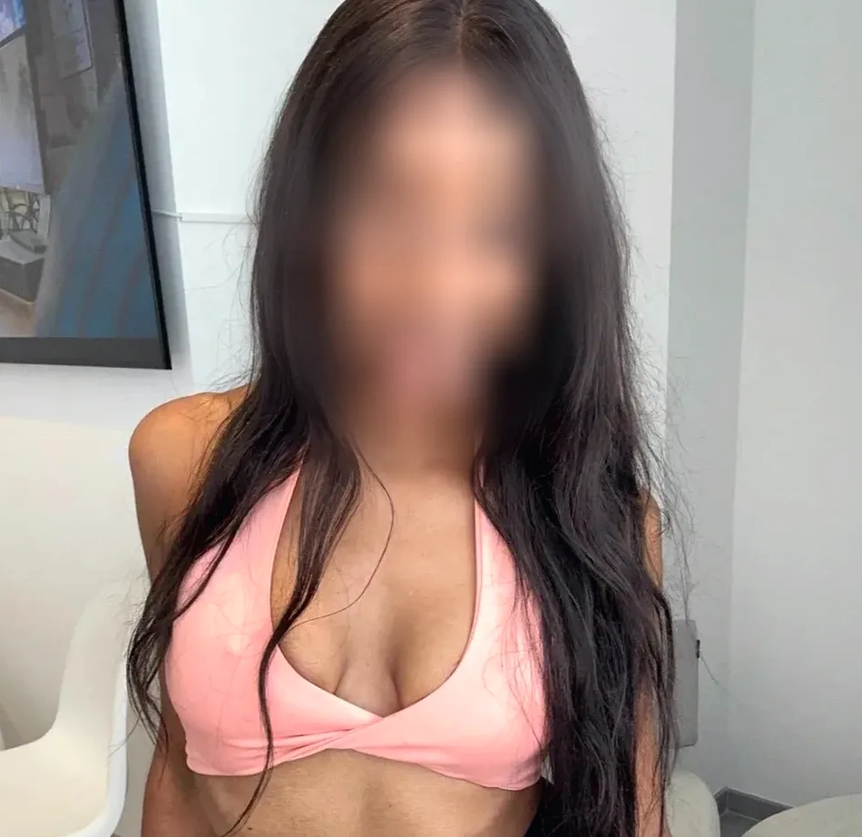 Farah, 29