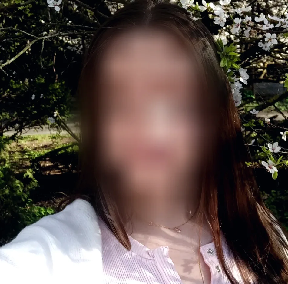 Holly, 32