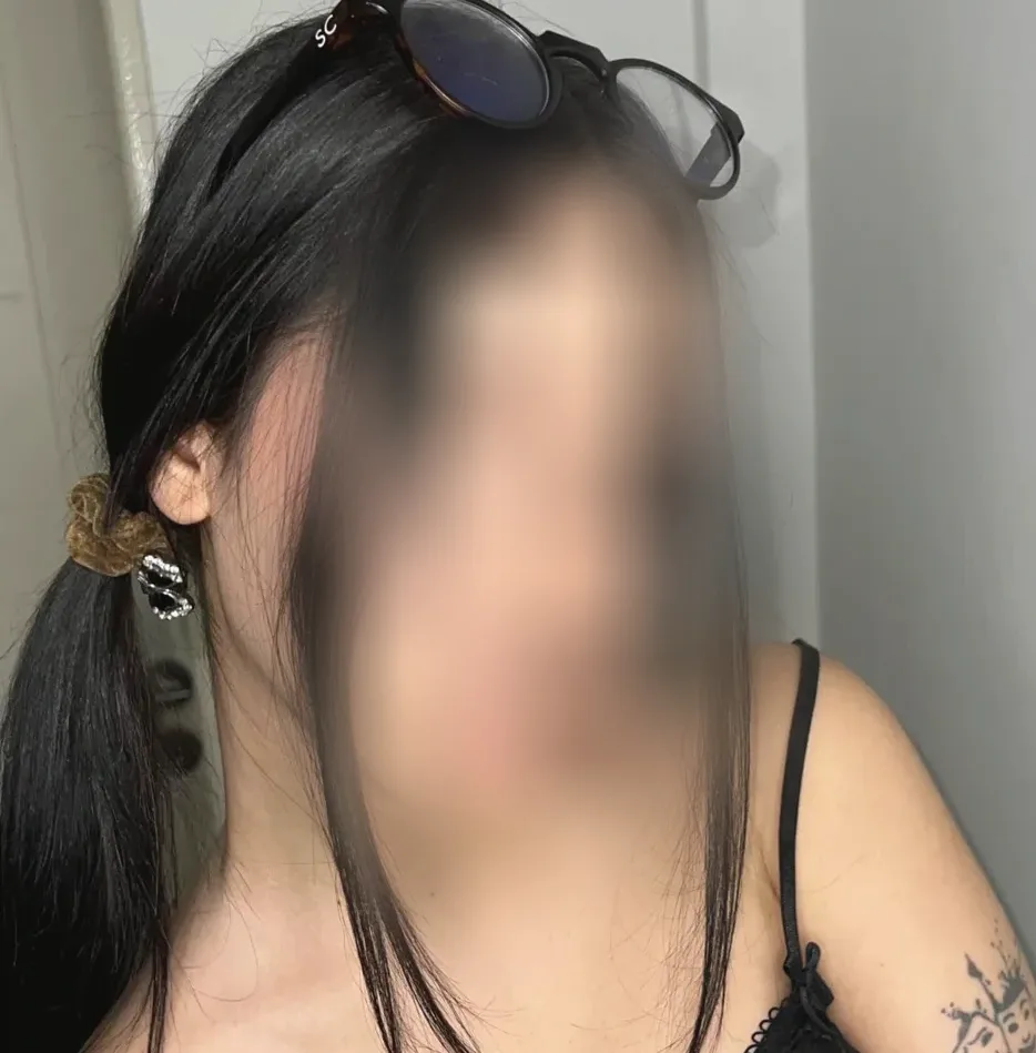Julia, 22