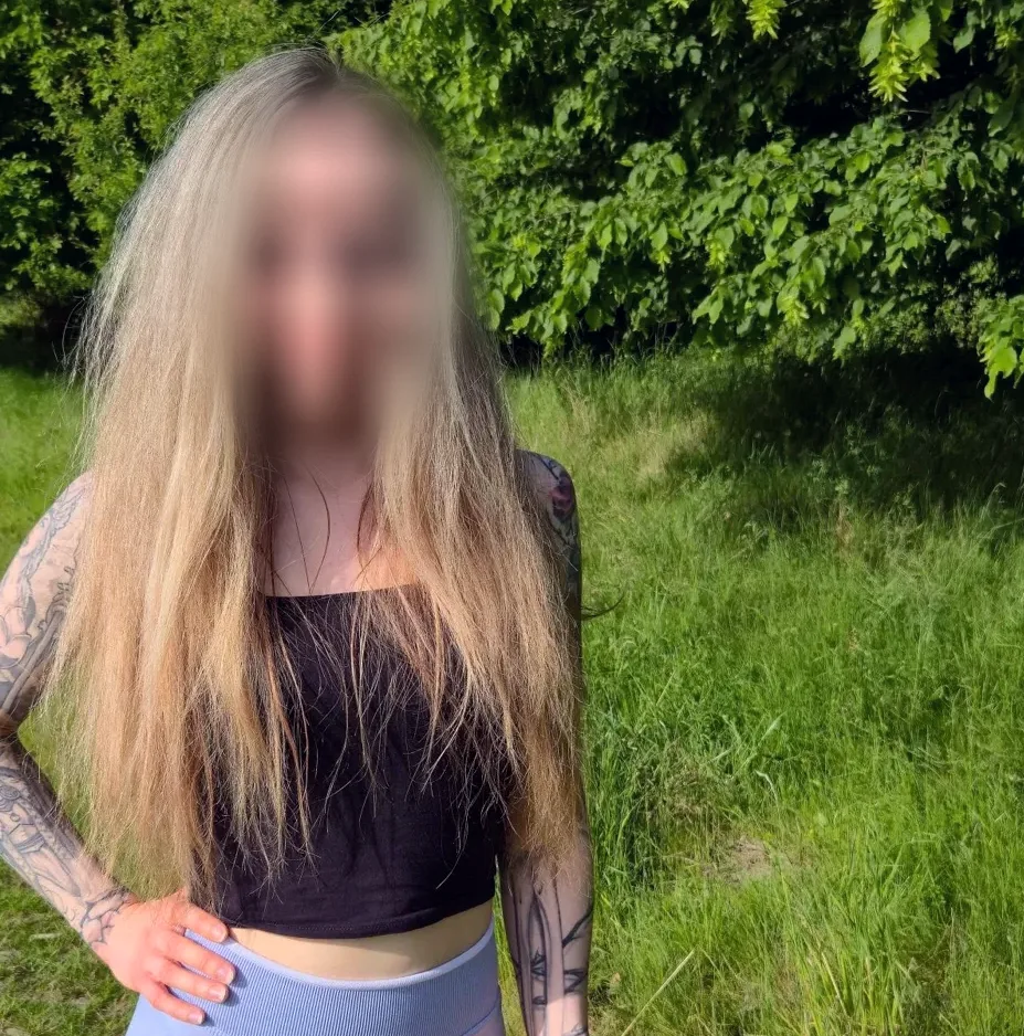 Lara, 27