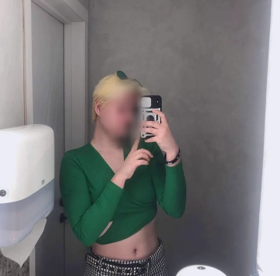 Mhairi, 20