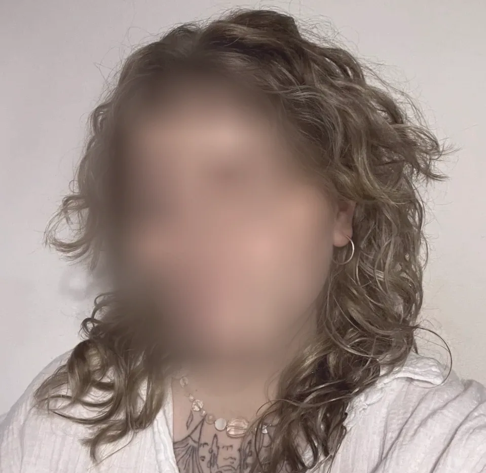 Zoe, 20